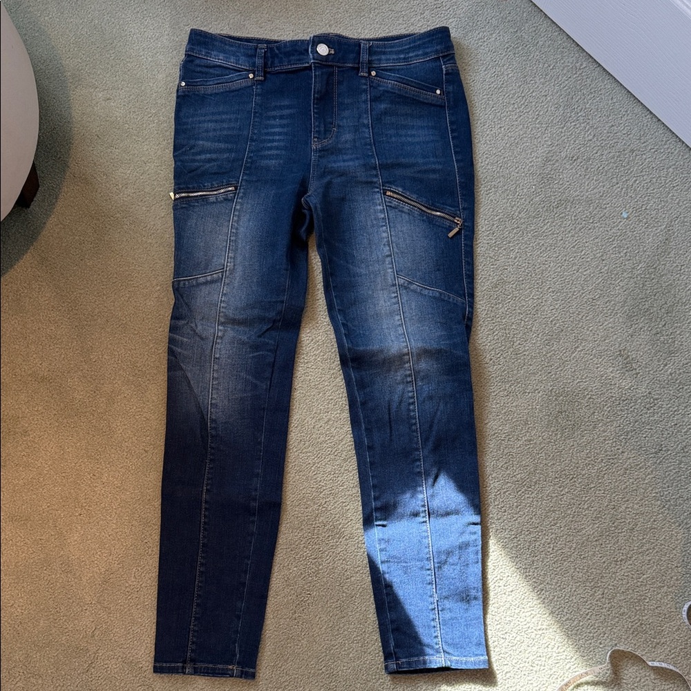 WHBM Skinny Ankle Jeans with zippers on front legs. Size 4 Reg Length